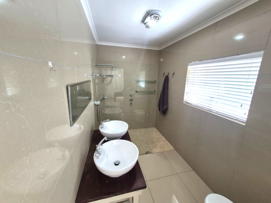 5 Bedroom Property for Sale in Panorama Western Cape